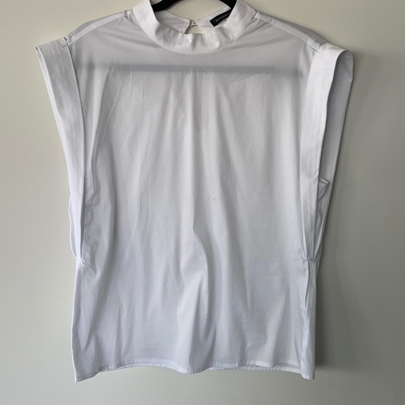 White blouse with bold shoulder - Picture 1 of 3